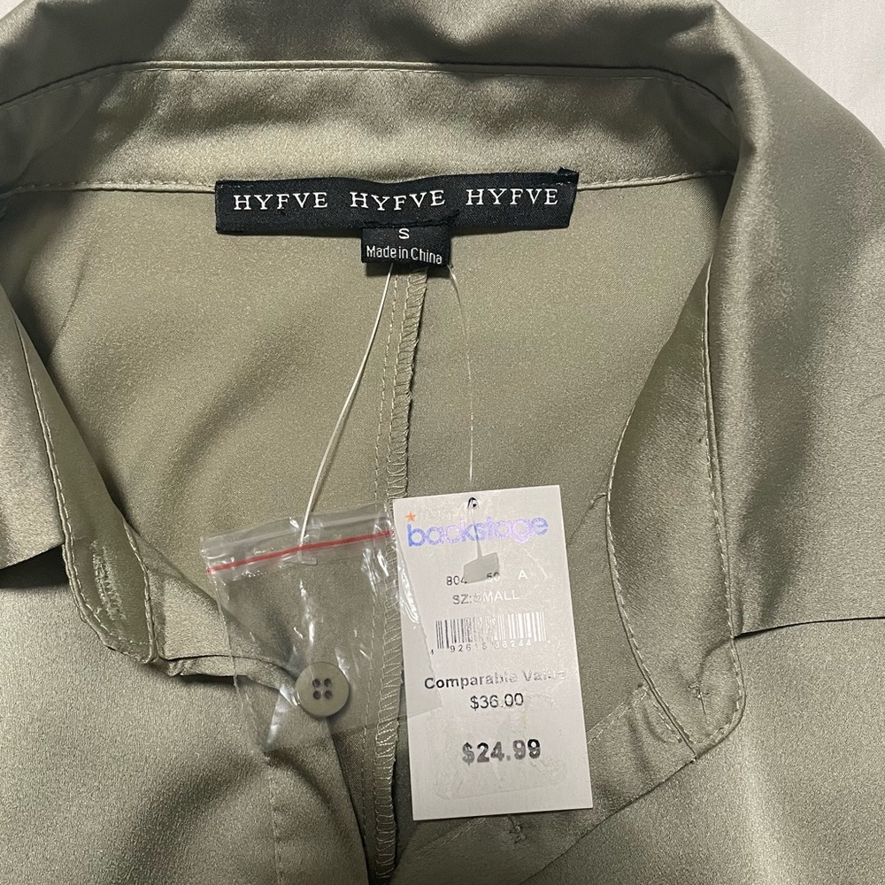 High-Class Ruched Button-Front Shift Dress - Picture 6 of 8